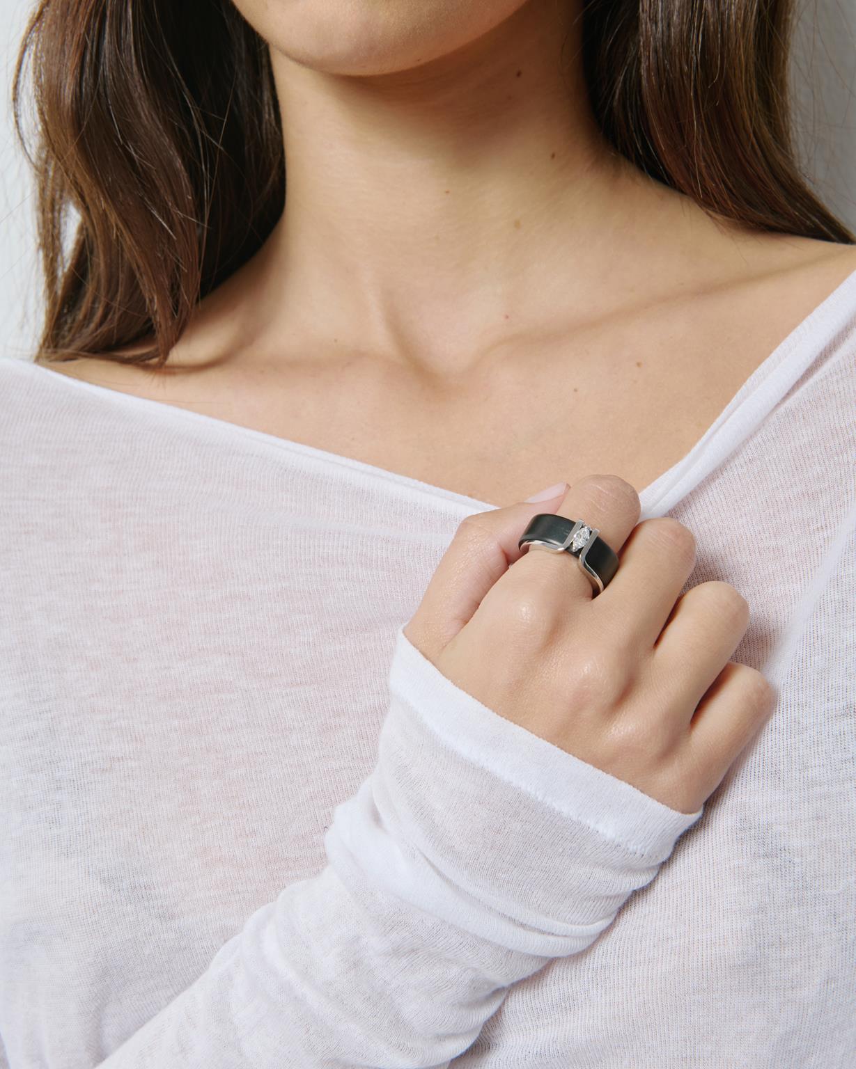 Lil Milan presenta Lil Cover Ring, il gioiello artigianale che trasforma lo smart ring