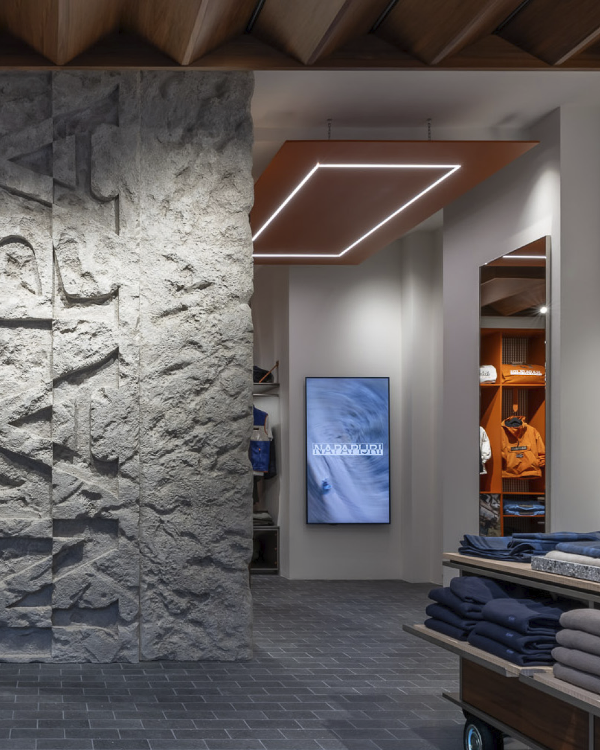 Napapijri Outdoor Store Retail 1