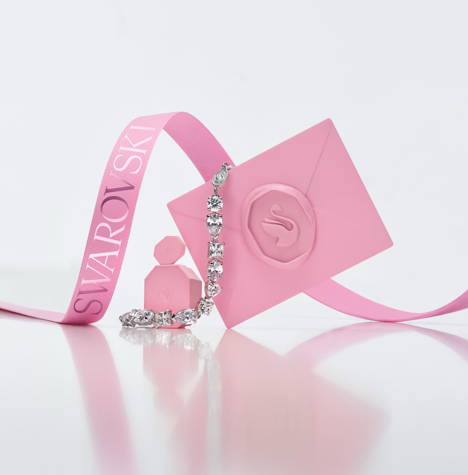 Swarovski celebra il fascino delle feste attraverso due delle sue collezioni più iconiche Matrix e Constella