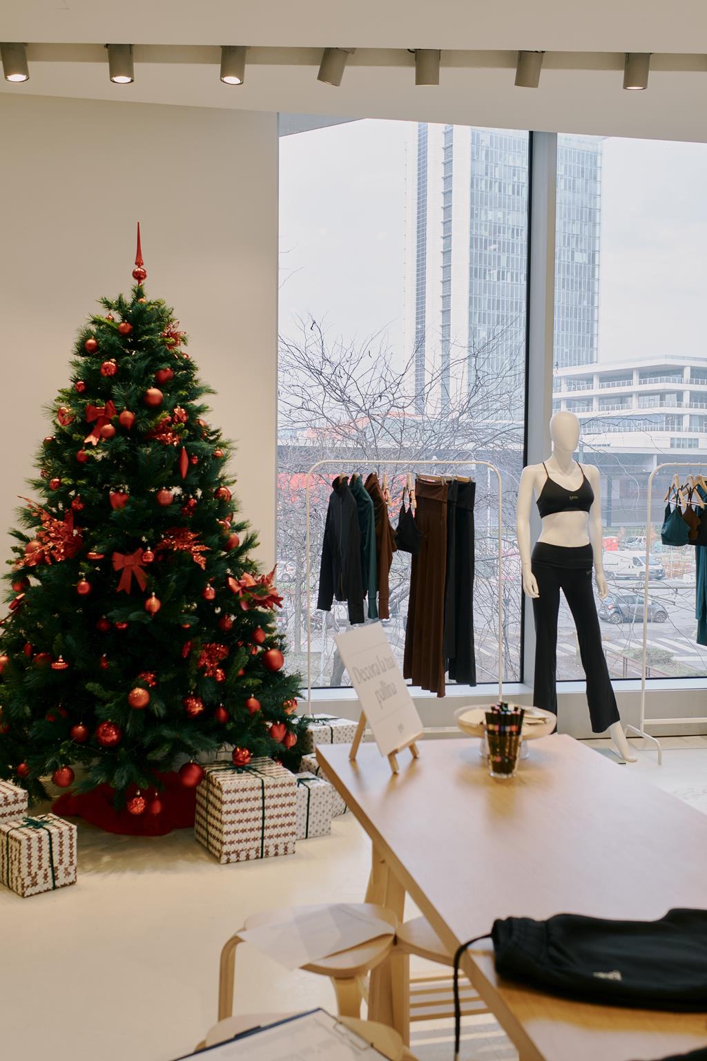 A Milano apre The Christmas Edit, il pop up Igeia dedicato alla collezione Quiet Forest