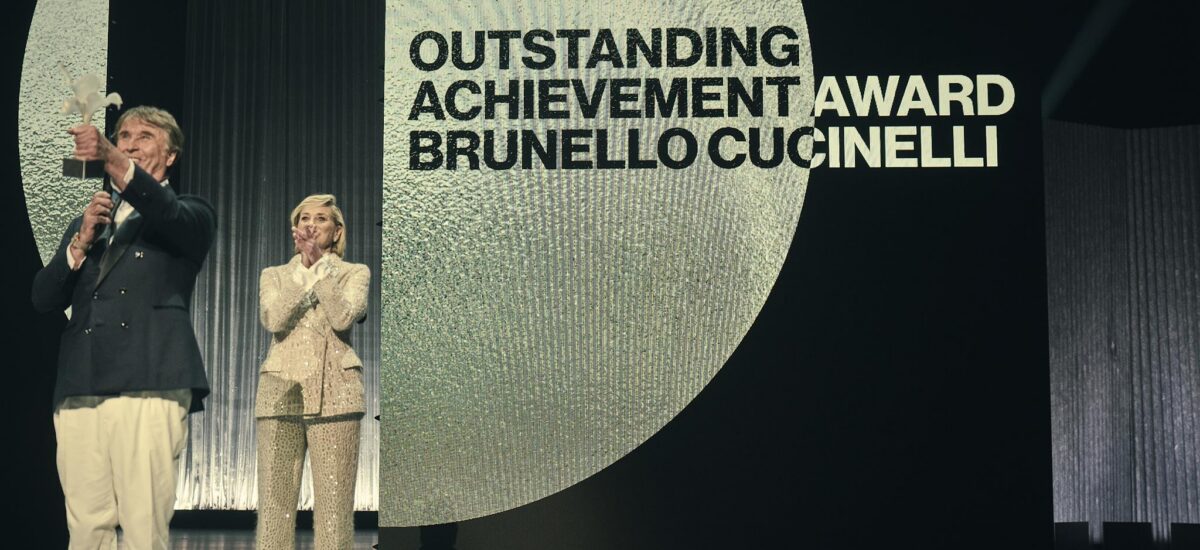 Brunello Cucinelli riceve l’Outstanding Achievement Award ai Fashion Awards 2025