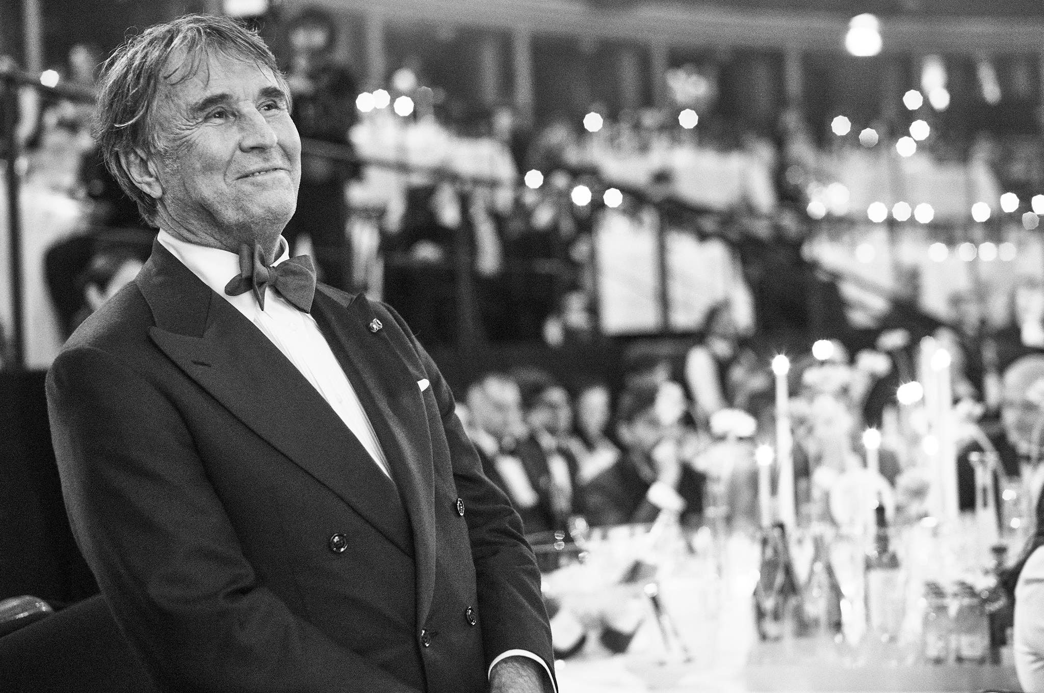 Brunello Cucinelli riceve l’Outstanding Achievement Award ai Fashion Awards 2025