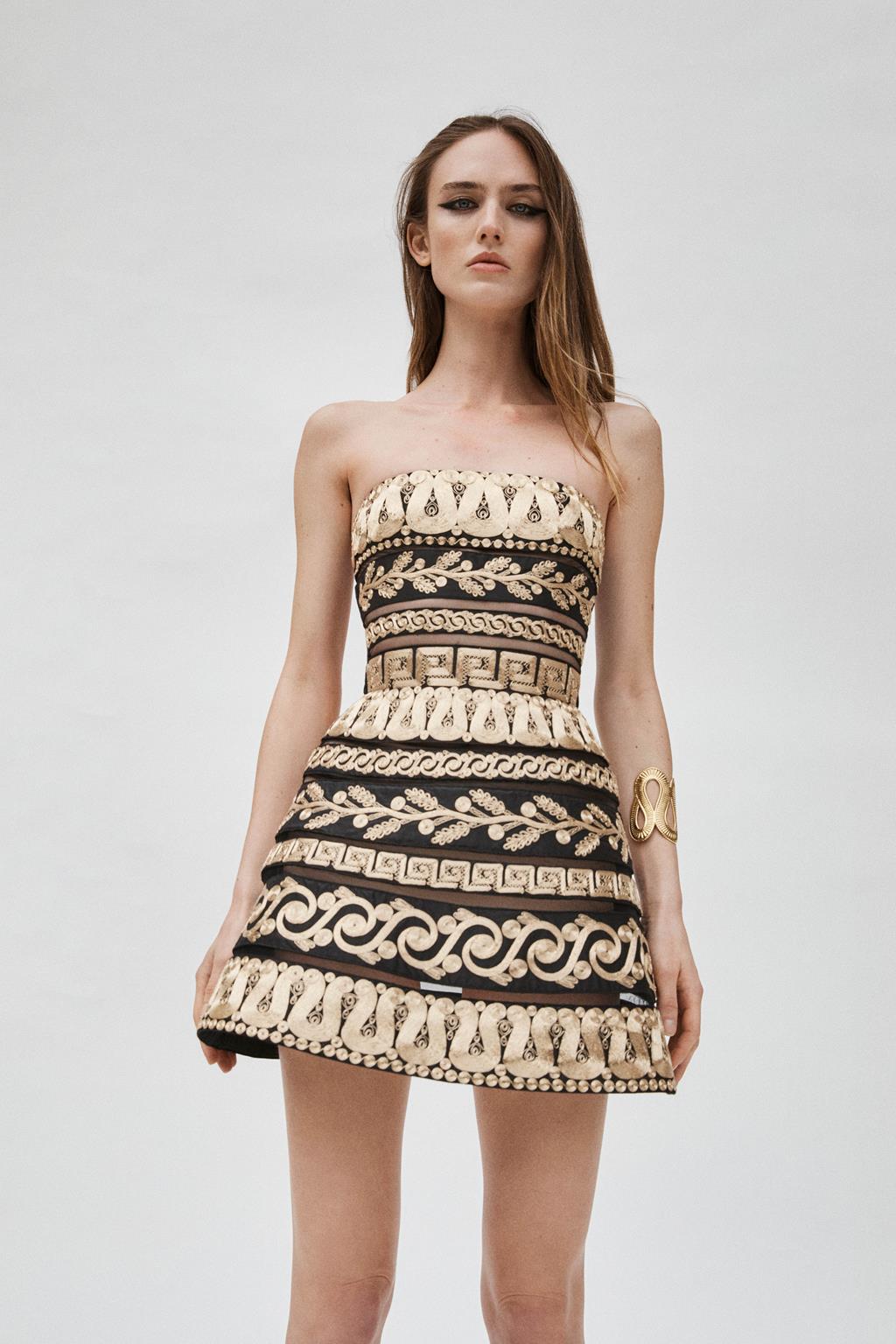 Carolina Herrera svela la collezione Resort 2026 Mythos 