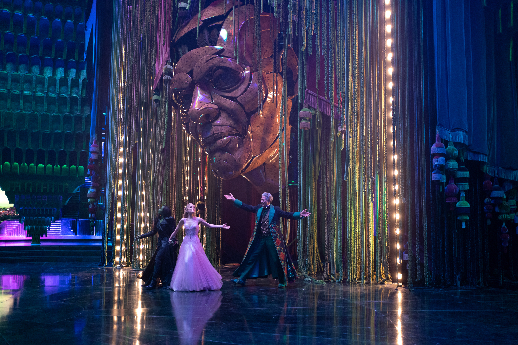 L to R: Cynthia Erivo is Elphaba, Ariana Grande is Glinda, and Jeff Goldblum is The Wizard of Oz in WICKED FOR GOOD, directed by Jon M. Chu. © Universal Studios. All Rights Reserved.