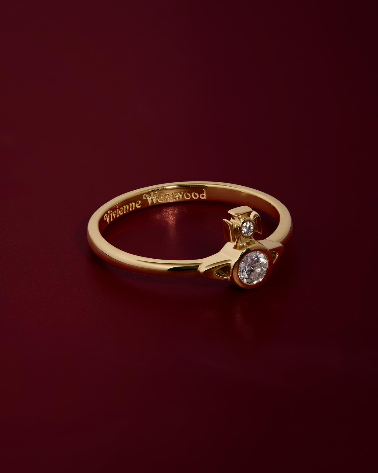 La collezione di gioielli in oro 9ct di Vivienne Westwood