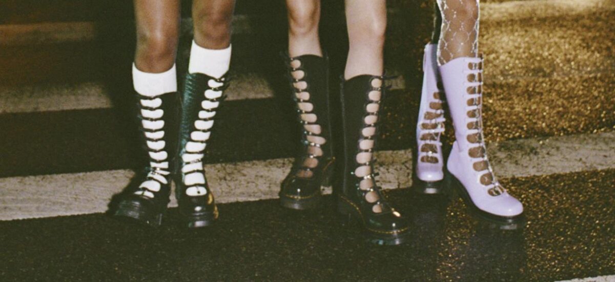 La nuova collaborazione Dr. Martens x Marc Jacobs reinterpreta il Kiki Boot