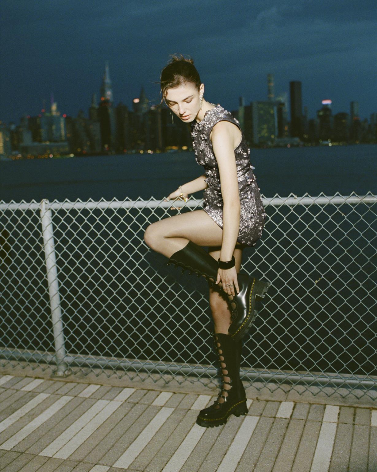 La nuova collaborazione Dr. Martens x Marc Jacobs reinterpreta il Kiki Boot