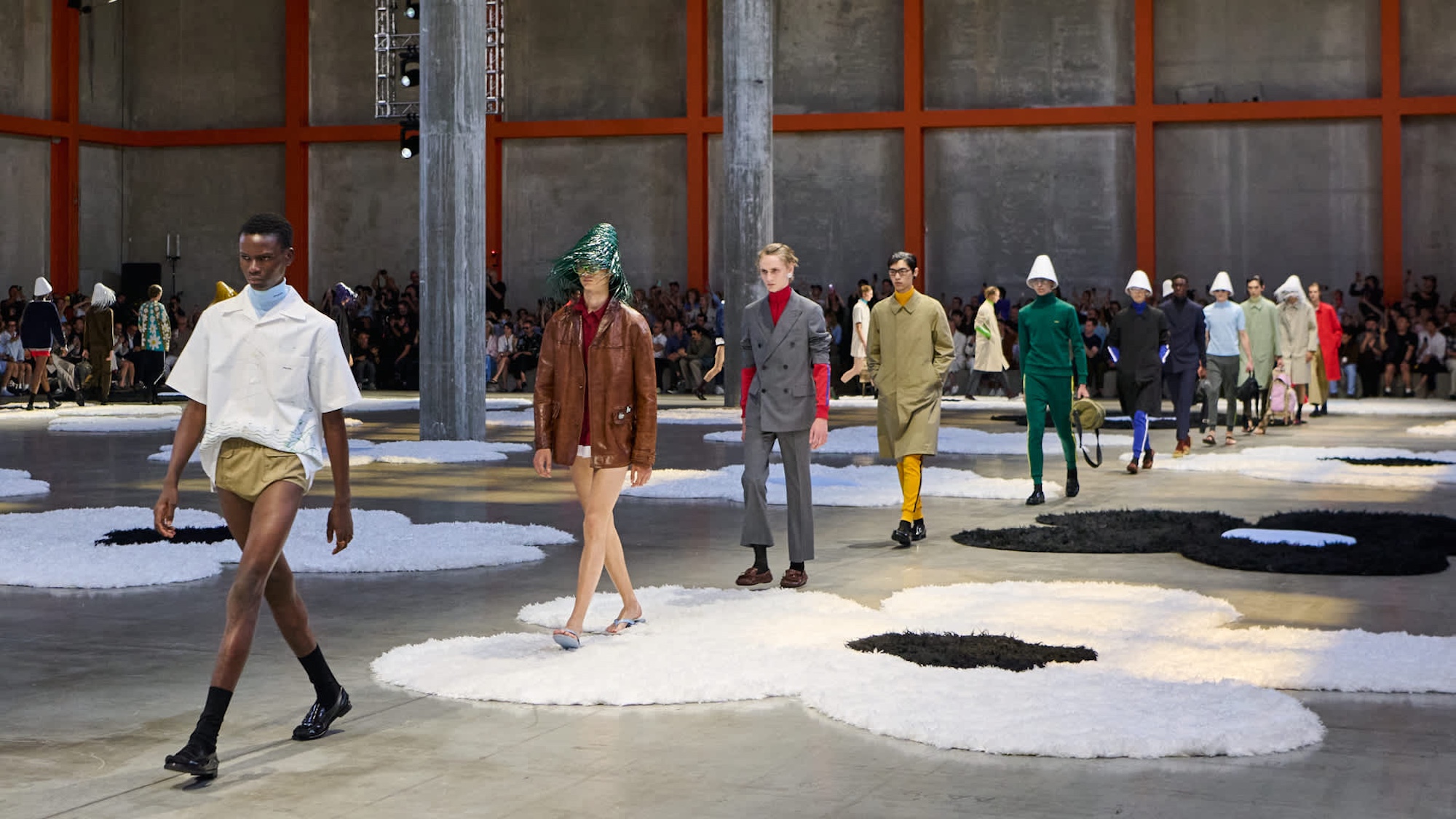 Prada Versace closing 3