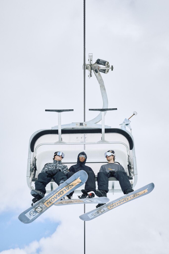 Salomon e Slam Jam presentano una collaborazione che fonde snowboard, performance e lifestyle urbano