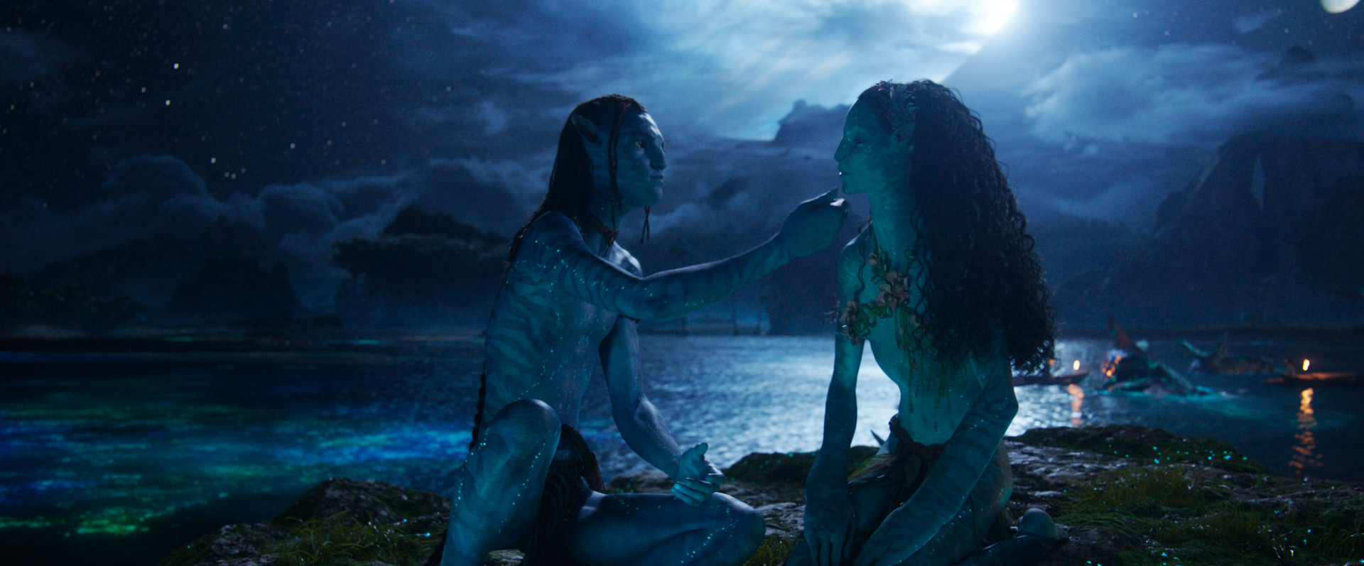 (L-R) Lo’ak (Britain Dalton) and Tsireya (Bailey Bass) in 20th Century Studios' AVATAR: FIRE AND ASH. Photo courtesy of 20th Century Studios. © 2025 20th Century Studios. All Rights Reserved.