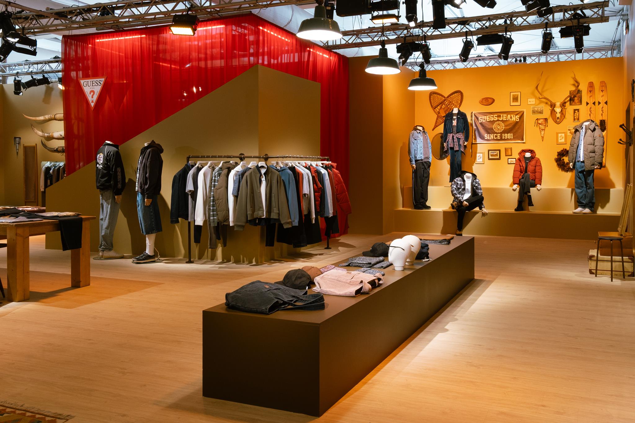 Guess Jeans presenta la AW26 West Coast
