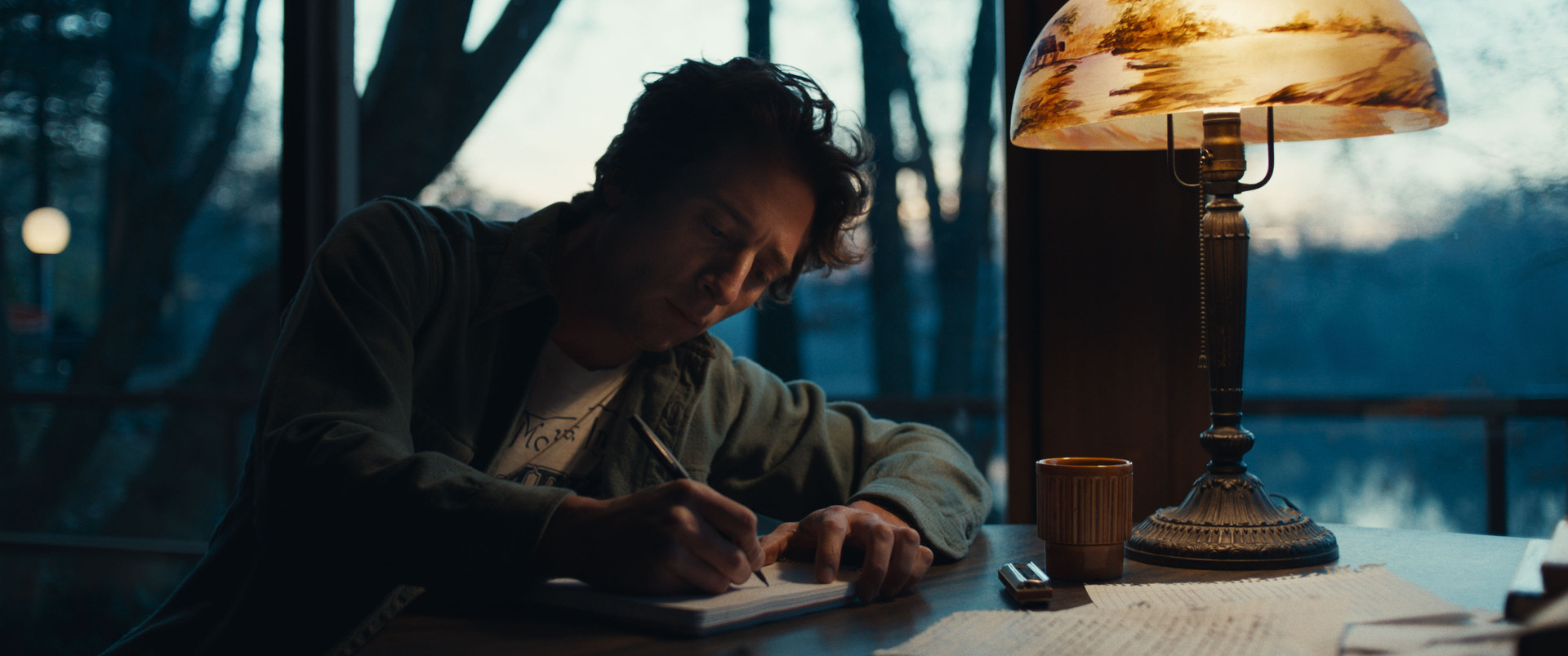 Jeremy Allen White as Bruce Springsteen in 20th Century Studios' SPRINGSTEEN: DELIVER ME FROM NOWHERE. Photo courtesy of 20th Century Studios. © 2025 20th Century Studios. All Rights Reserved.
