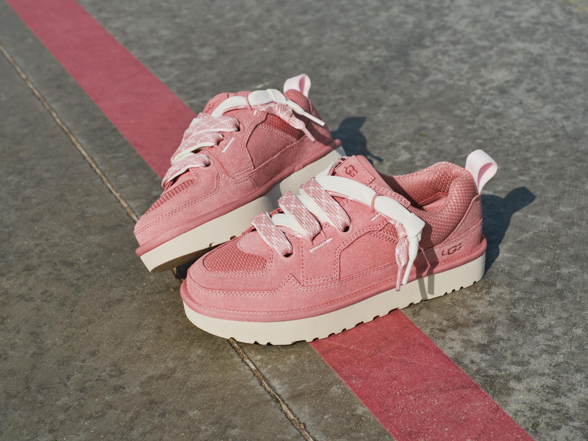 Ugg inaugura la primavera 2026 con la Lowmel Collection