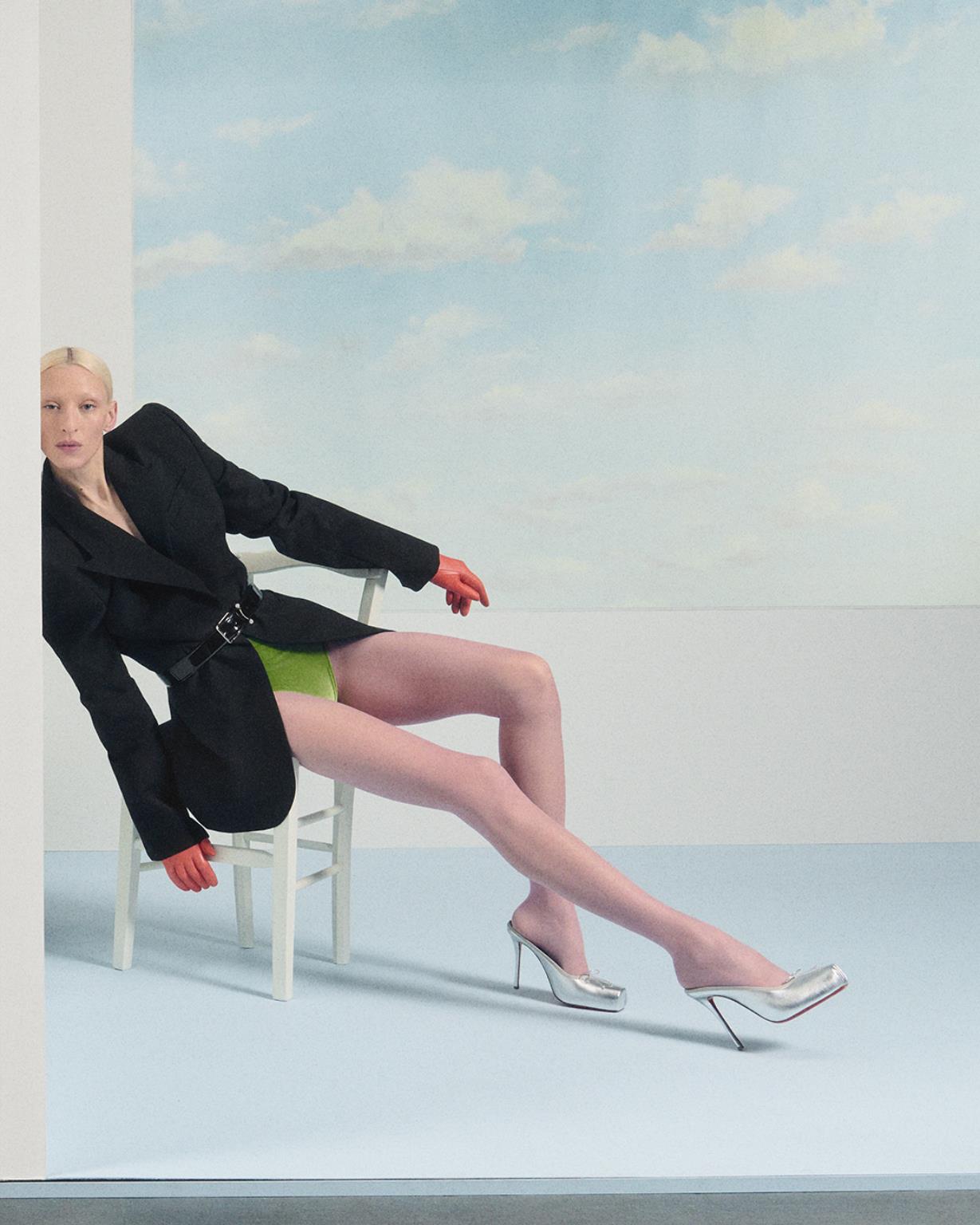 Christian Louboutin Summer 2026 celebra le arti performative con borse, mule e le Chambelimoc