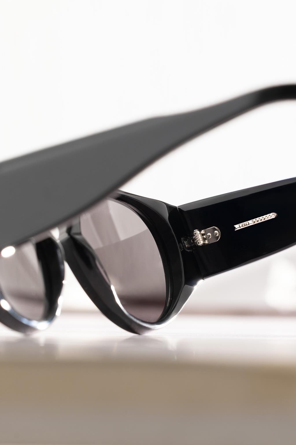 TBD Eyewear presenta Ari occhiale scultoreo
