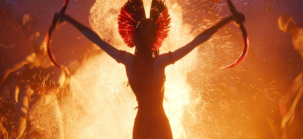 Varang (Oona Chaplin) in 20th Century Studios' AVATAR: FIRE AND ASH.