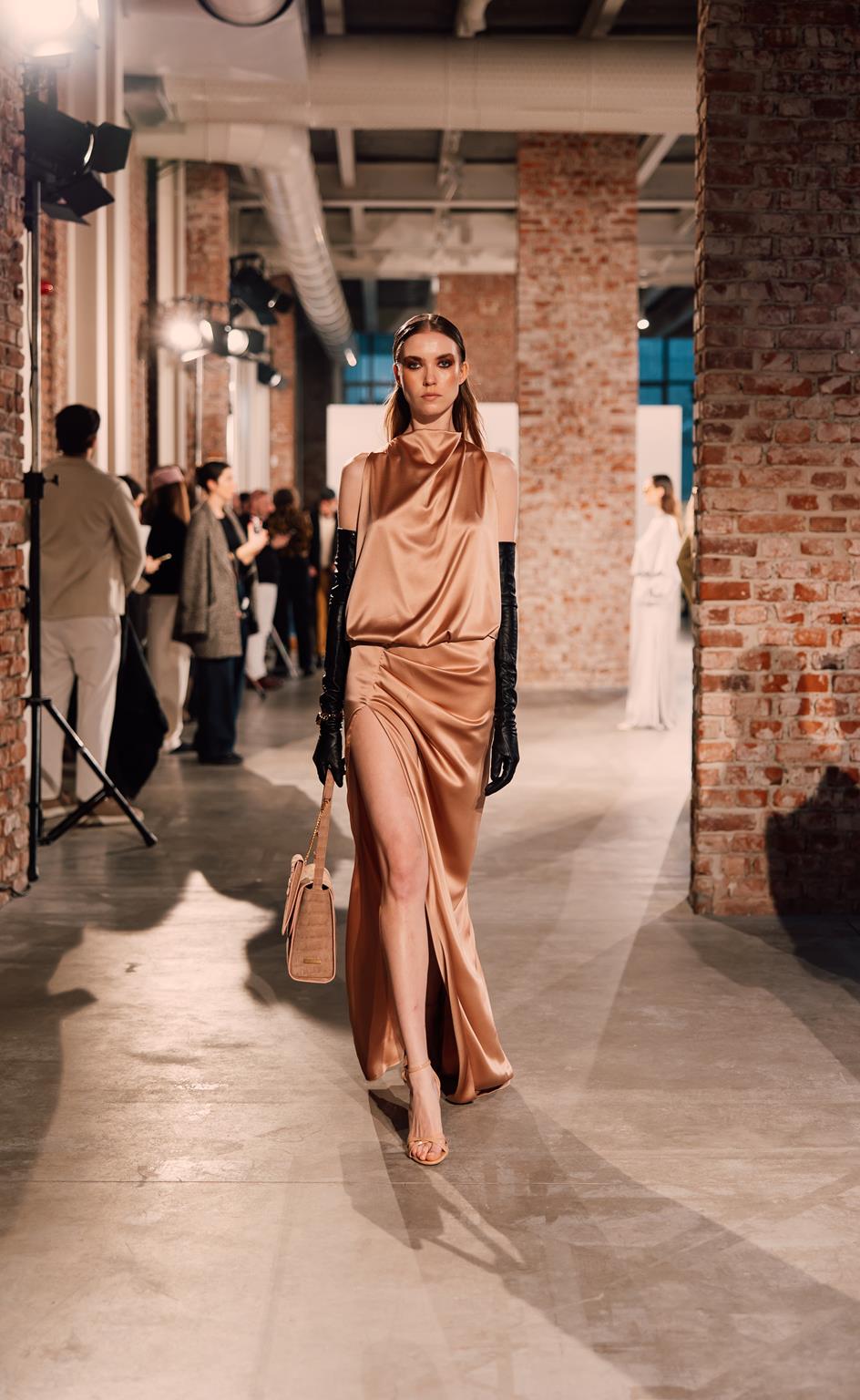 Afraa Al-Noaimi, fondatrice e direttore creativo di AFRAA, che presenta Eastward Elegance FW26