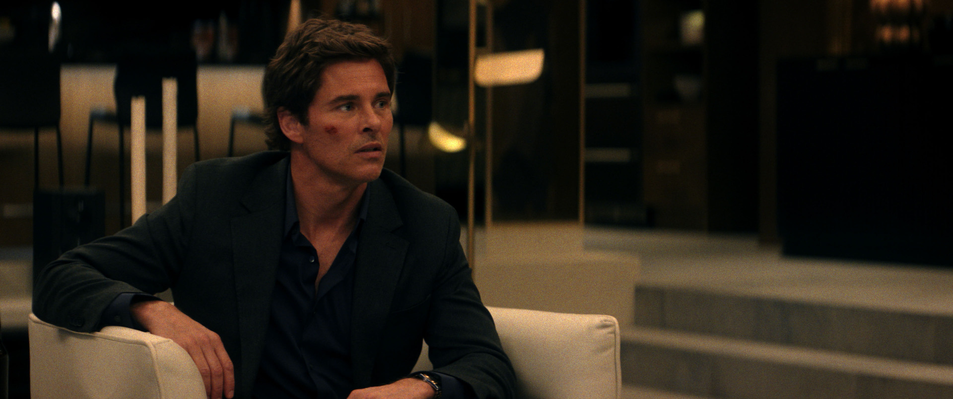 James Marsden as Mike in 20th Century Studios' MIKE & NICK & NICK & ALICE. Photo courtesy of 20th Century Studios. © 2026 20th Century Studios. All Rights Reserved.