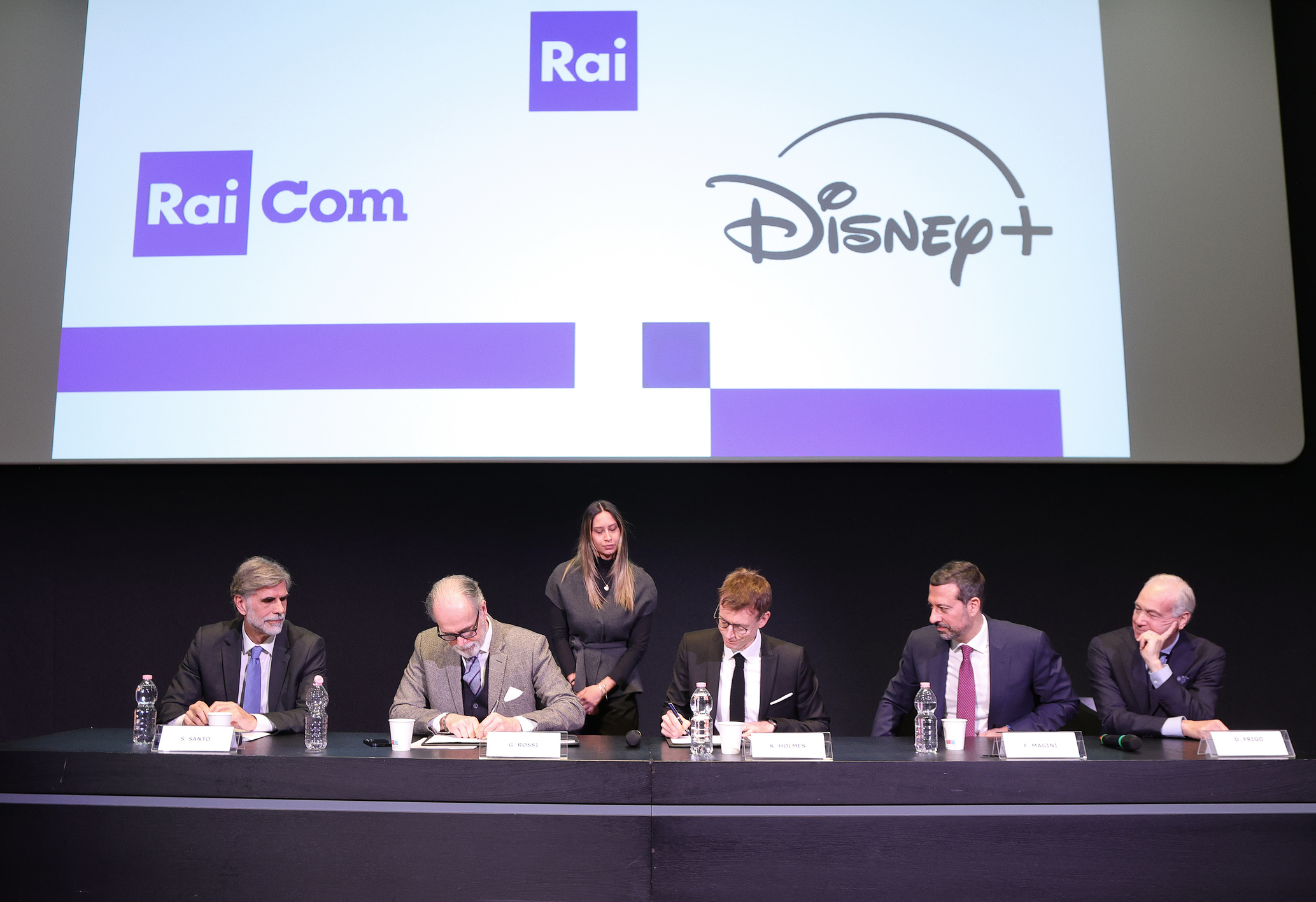 ROMA 31 MARZO 2026 ACCORDO RAI CON THE WALT DISNEY COMPANYNELLA FOTO DANIEL FRIGO -  SERGIO SANTO - CLAUDIA MAZZOLA -  GIAMPAOLO ROSSI  - KARL HOLMES - FRANCESCO MAGINI