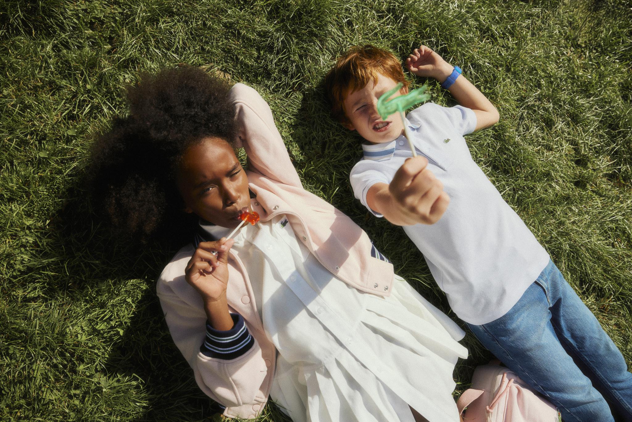 Lacoste Kids celebra la primavera con polo e t-shirt iconiche