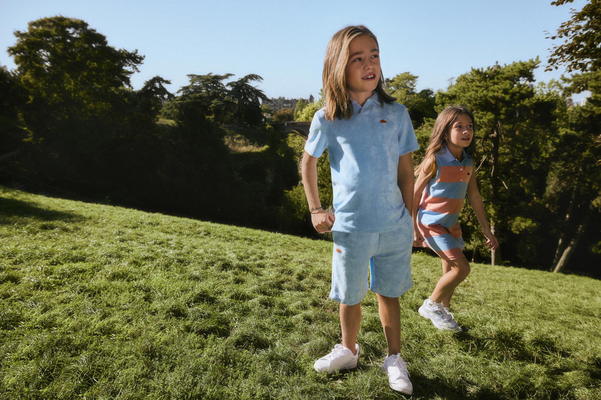 Lacoste Kids celebra la primavera con polo e t-shirt iconiche