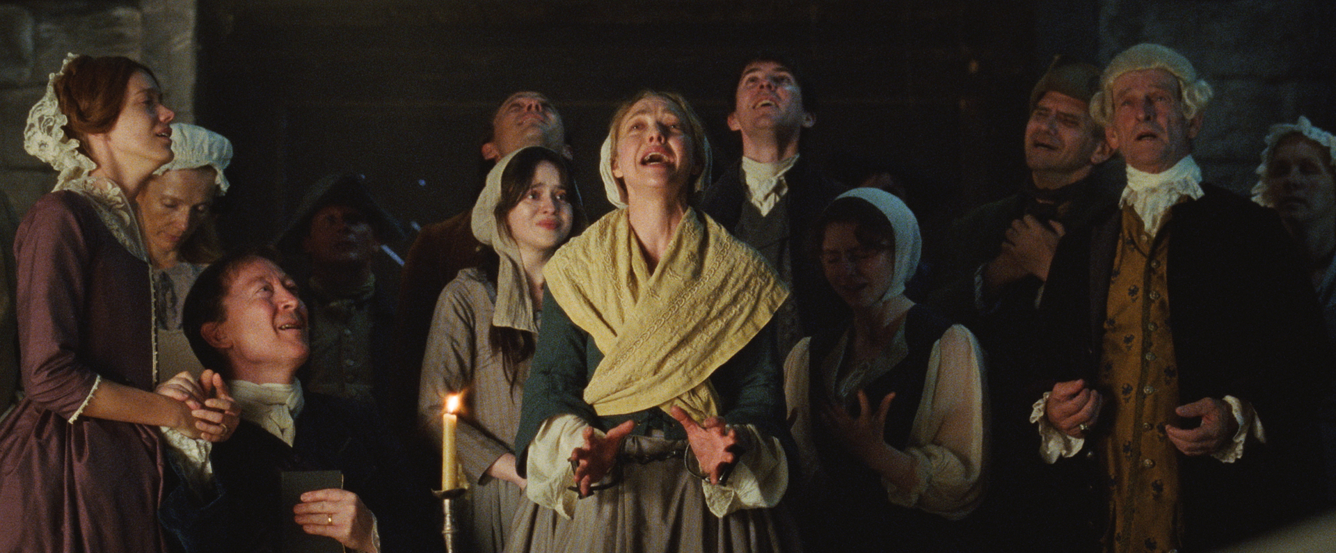 From L to R: Stacy Martin, Scott Handy, Viola Prettejohn, Lewis Pullman, Amanda Seyfried, Matthew Beard, and Thomasin McKenzie in THE TESTAMENT OF ANN LEE. Photo courtesy of Searchlight Pictures. © 2025 Searchlight Pictures All Rights Reserved.
