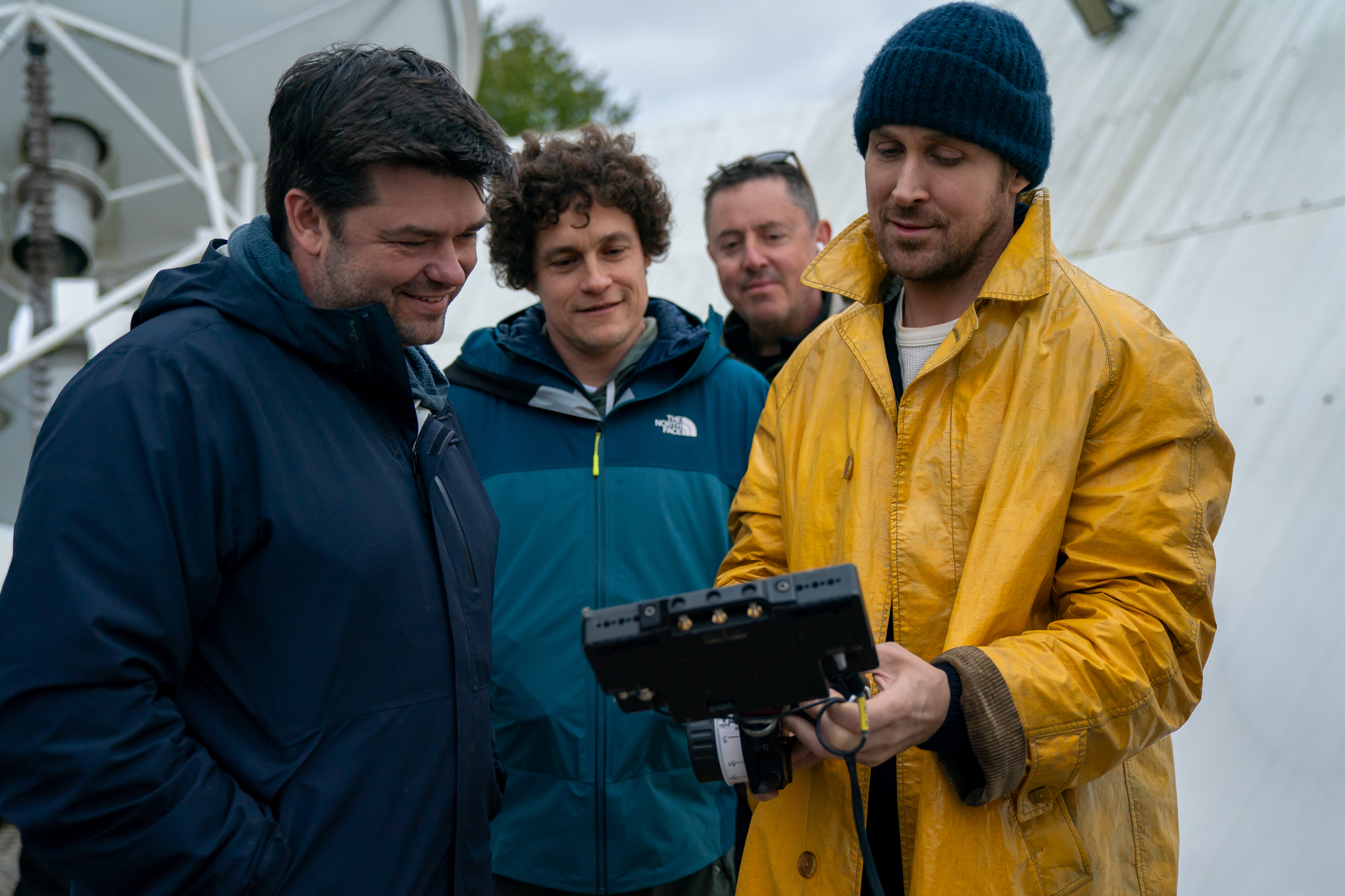 (L to R) Directors Christopher Miller and Phil Lord with cinematographer Greig Fraser and actor Ryan Gosling on the set of their film PROJECT HAIL MARY, from Amazon MGM Studios.Photo credit: Jonathan Olley
© 2026 Amazon Content Services LLC. All Rights Reserved.