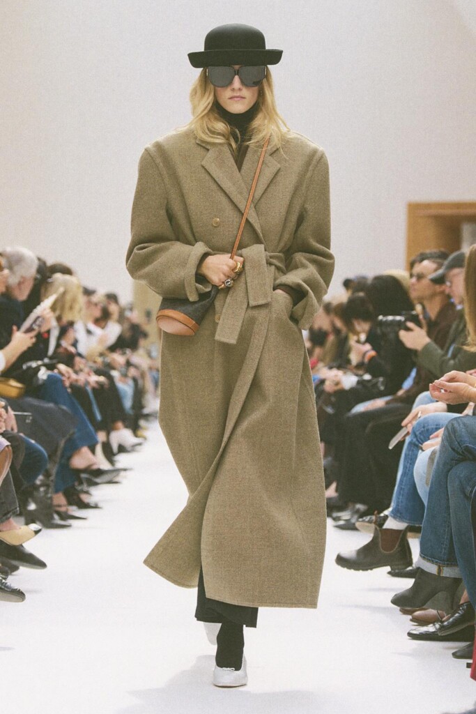 tutte le uscite in passerella della sfilata di celine autunno inverno 2026 (1)