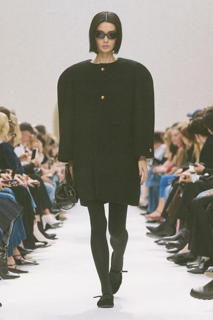 tutte le uscite in passerella della sfilata di celine autunno inverno 2026 (1)