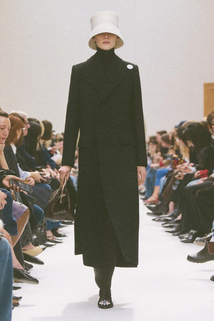 tutte le uscite in passerella della sfilata di celine autunno inverno 2026 (1)