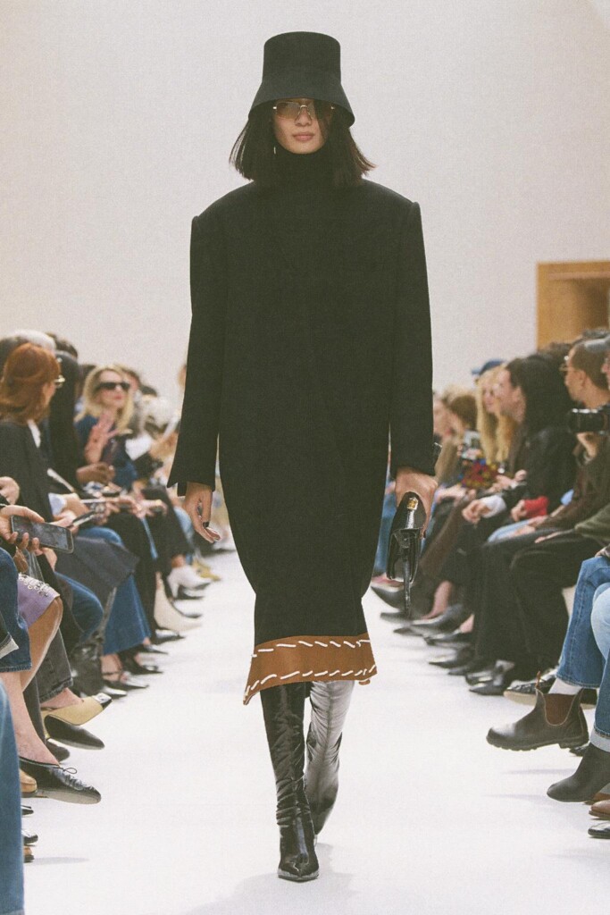 tutte le uscite in passerella della sfilata di celine autunno inverno 2026 (1)