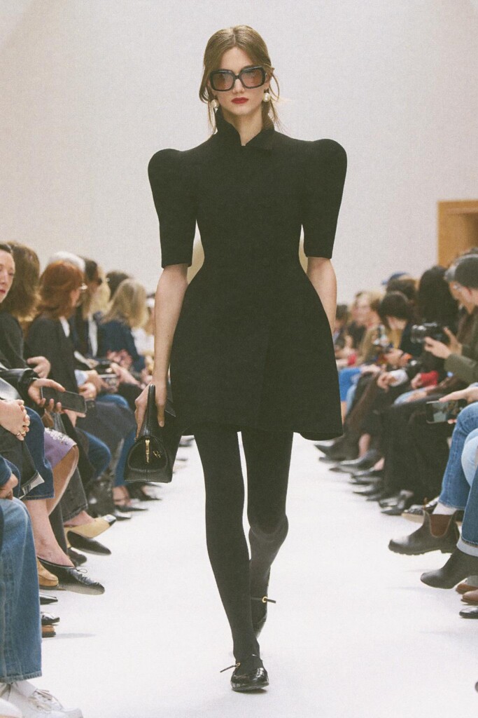 tutte le uscite in passerella della sfilata di celine autunno inverno 2026 (1)