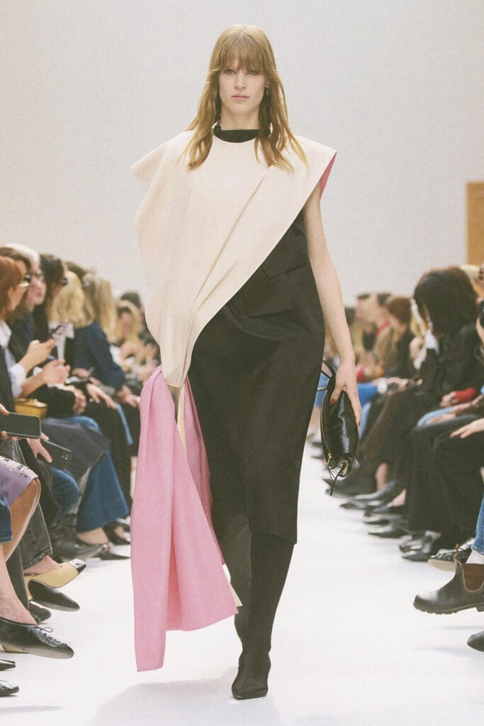 tutte le uscite in passerella della sfilata di celine autunno inverno 2026 (1)