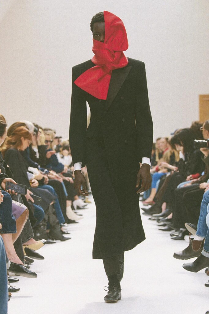 tutte le uscite in passerella della sfilata di celine autunno inverno 2026 (1)