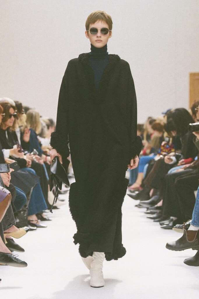 tutte le uscite in passerella della sfilata di celine autunno inverno 2026 (1)
