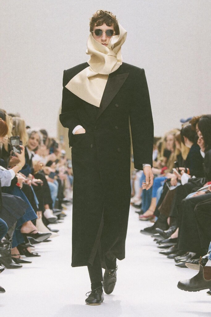 tutte le uscite in passerella della sfilata di celine autunno inverno 2026 (1)