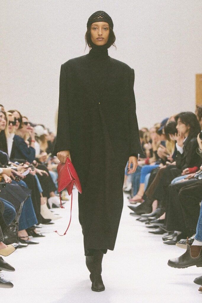 tutte le uscite in passerella della sfilata di celine autunno inverno 2026 (1)
