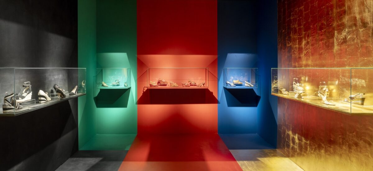 Allestimento della mostra Salvatore Ferragamo 1898–1960, attualmente in corso nel Museo Ferragamo.