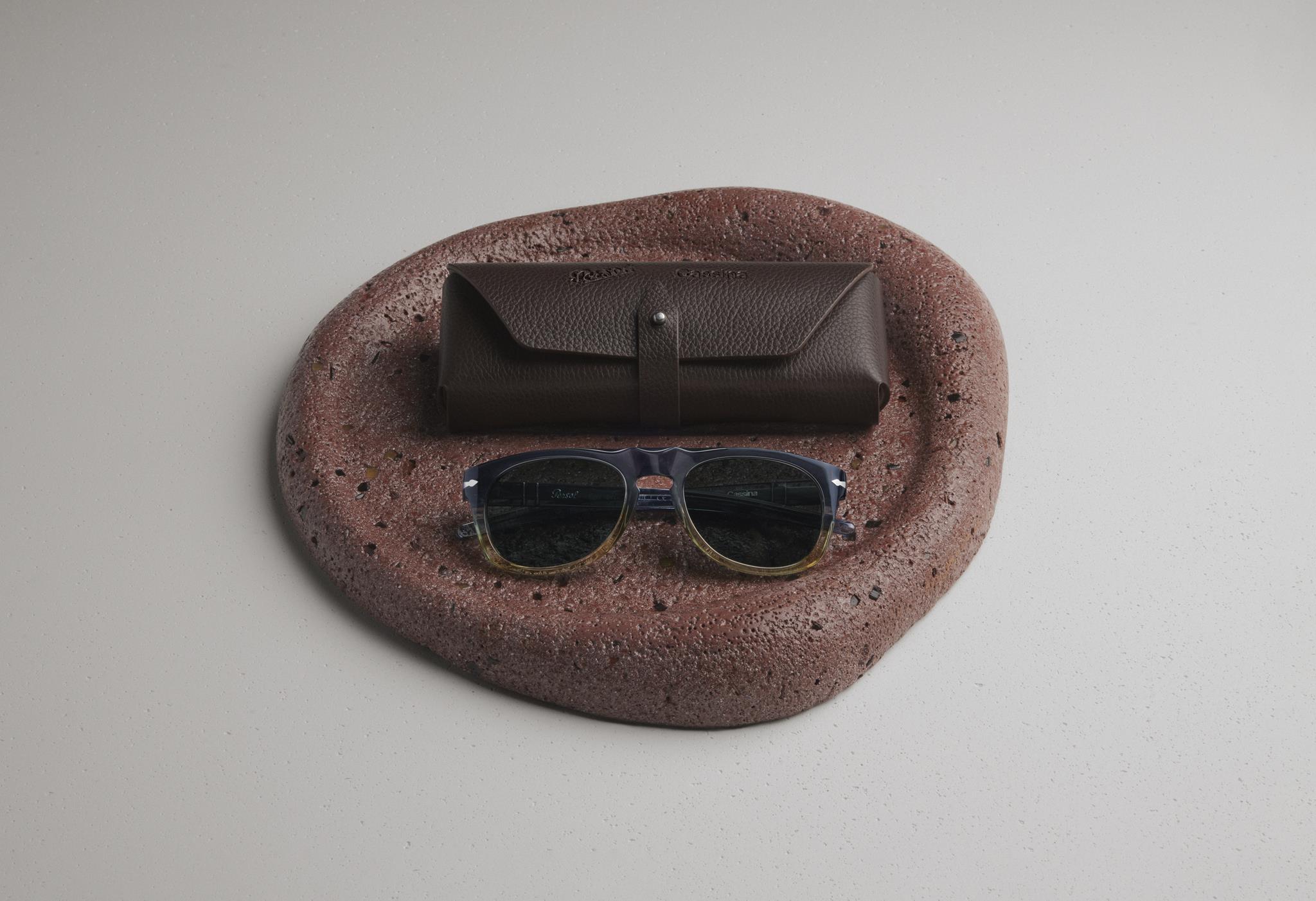occhiali da sole persol cassina con svuotatasche di patricia urquiola essilor luxottica progetto milano design week (2)