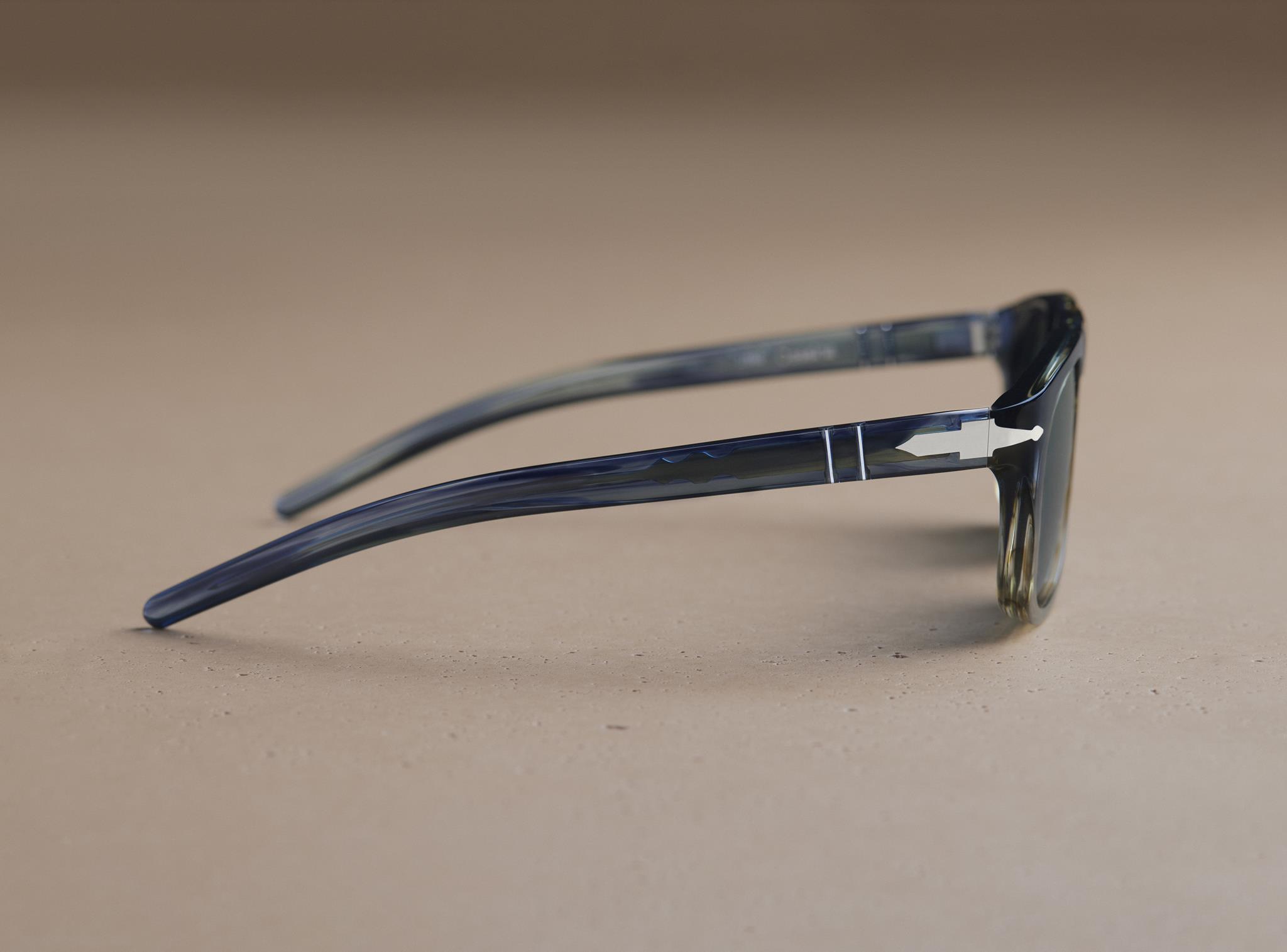 occhiali da sole persol cassina con svuotatasche di patricia urquiola essilor luxottica progetto milano design week (2)