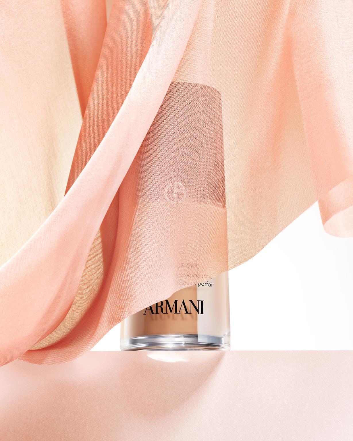 Vittoria Ceretti_Armani Luminous Silk_CREDITO Armani Beauty (1)