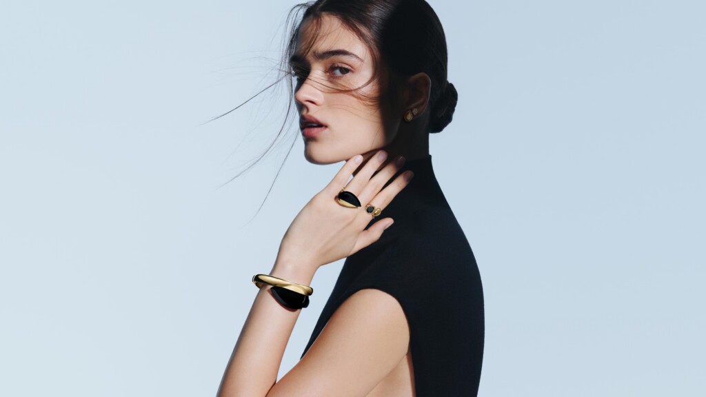 Boucheron rinnova la Serpent Bohème con 12 nuovi gioielli in oro e onice