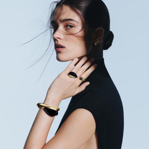 Boucheron rinnova la Serpent Bohème con 12 nuovi gioielli in oro e onice