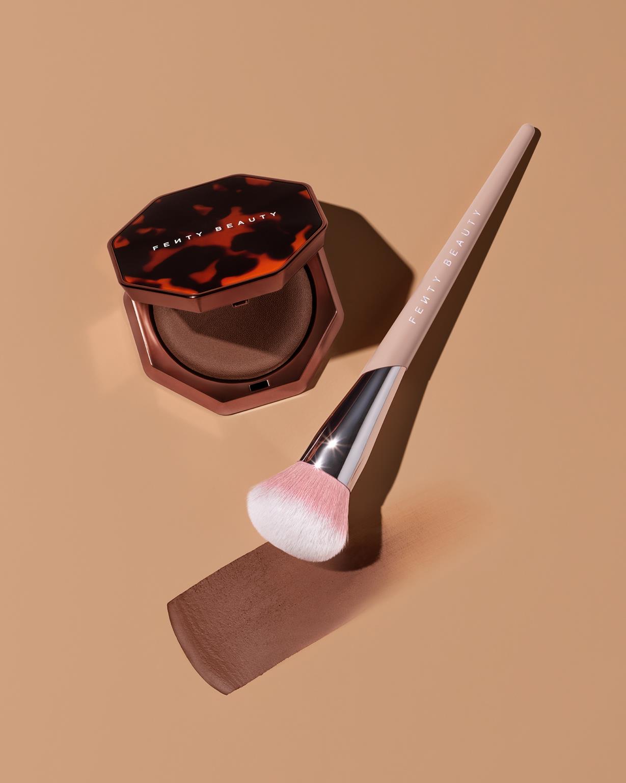 Fenty Beauty lancia il Sun Stalk'r Soufflé Bronzer