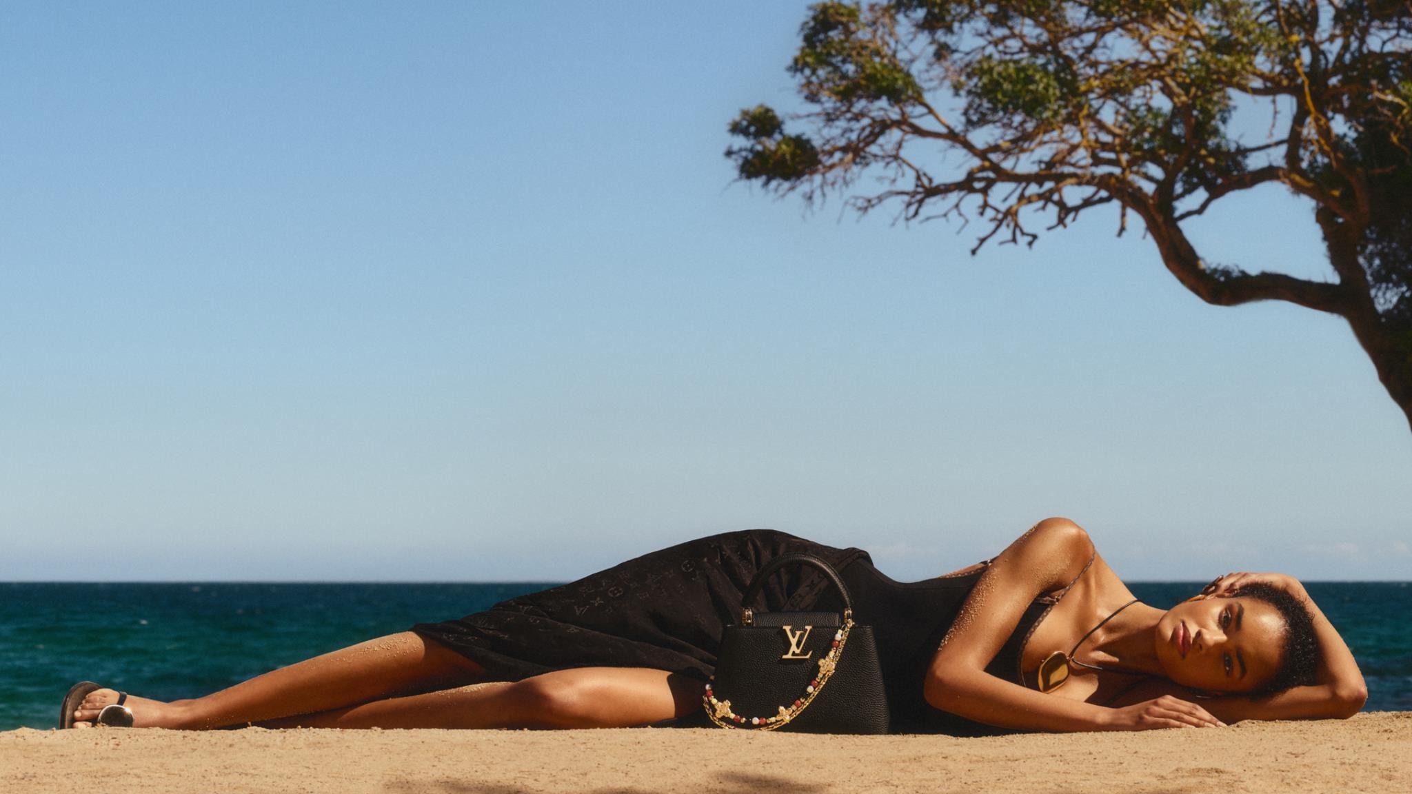 Louis Vuitton Resort Collection dal mare al tramonto con Monogram floreale