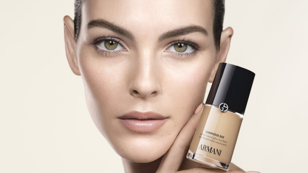 Vittoria Ceretti_Armani Luminous Silk_CREDITO Armani Beauty (1)