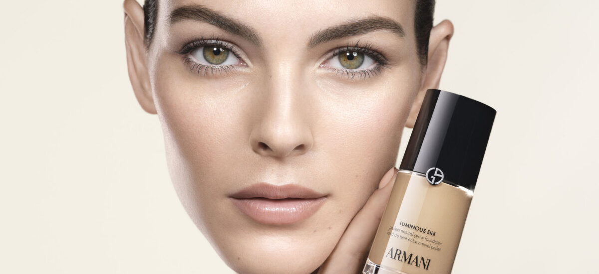 Vittoria Ceretti_Armani Luminous Silk_CREDITO Armani Beauty (1)