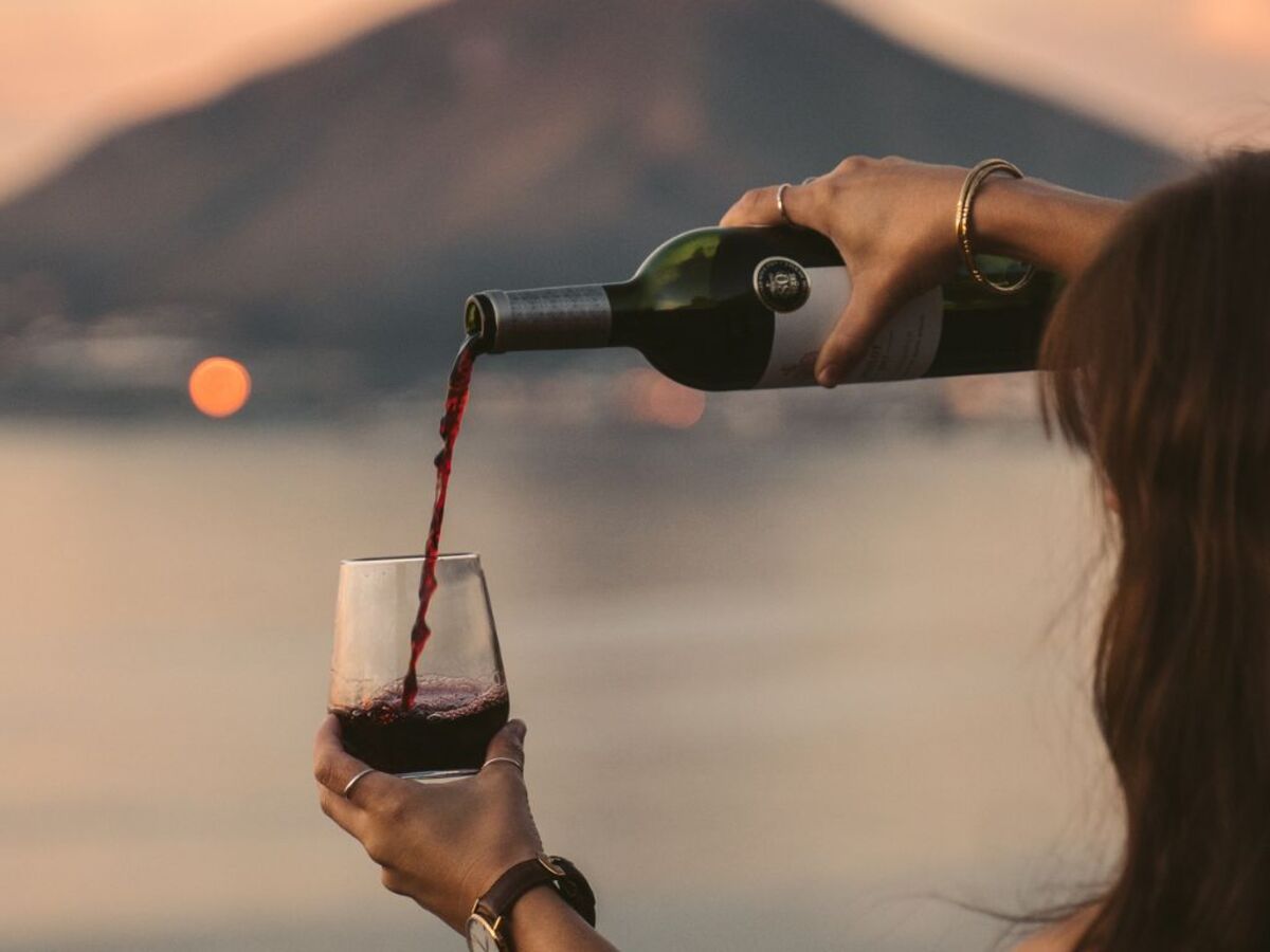 bere degustazione vino rosso atmosfera