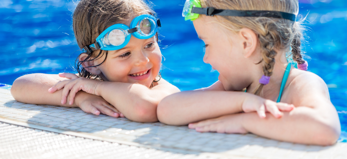 bambini estate sole piscina
