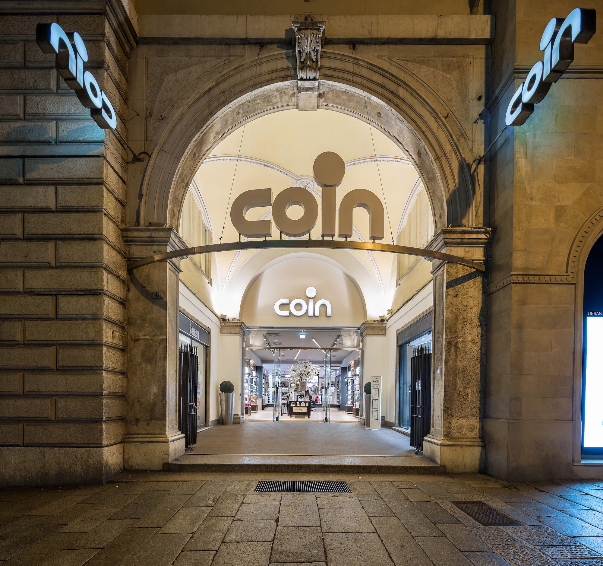 Coin Mango partnership retail 2